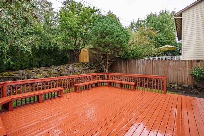 Building Photo - 4 Bedroom 2.5 Bath with Fenced Backyard in Camas School District