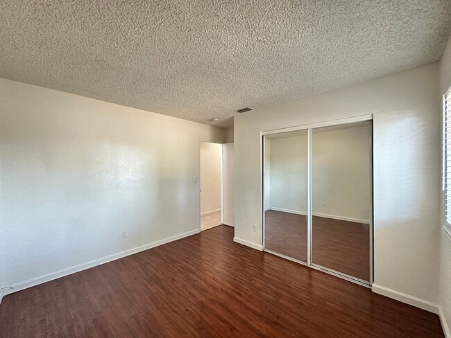 Building Photo - Four Bedroom Home