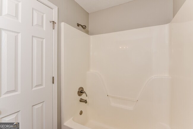 Building Photo - 5963 Sherwood Trace