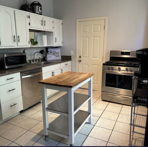 Building Photo - 418 Hoge St