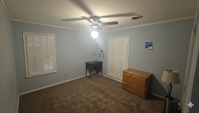 Building Photo - 817 Dumont Dr