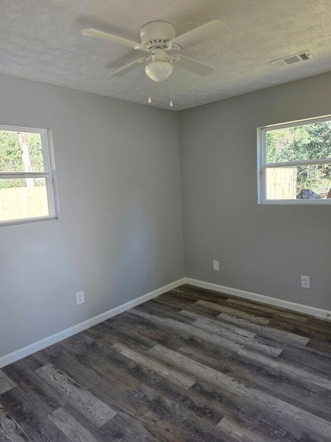 Building Photo - Ragland