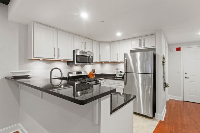 Building Photo - 4301 Park Ave