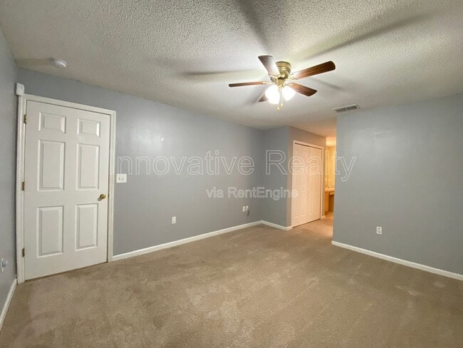 Building Photo - 564 Pinehurst Cove