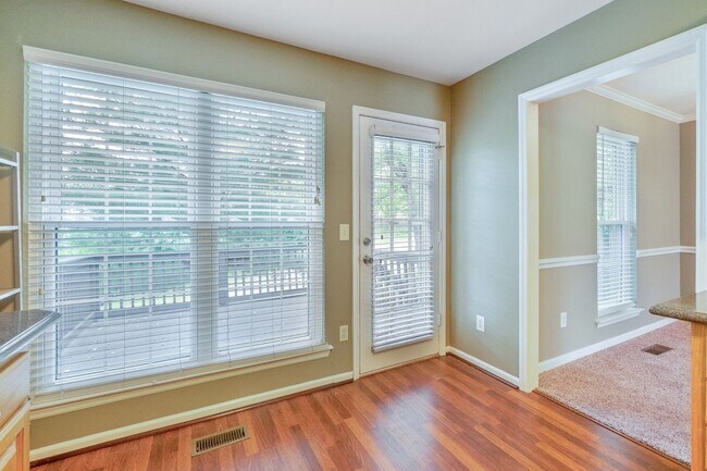 Building Photo - 7037 Mooreland Ct