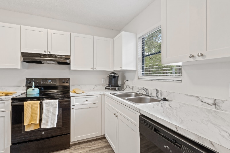 Building Photo - 2560 W Bird St