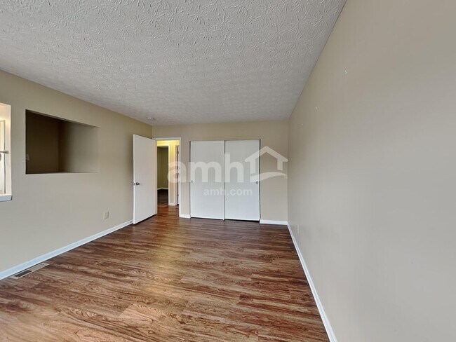 Building Photo - 3559 High Creek Dr