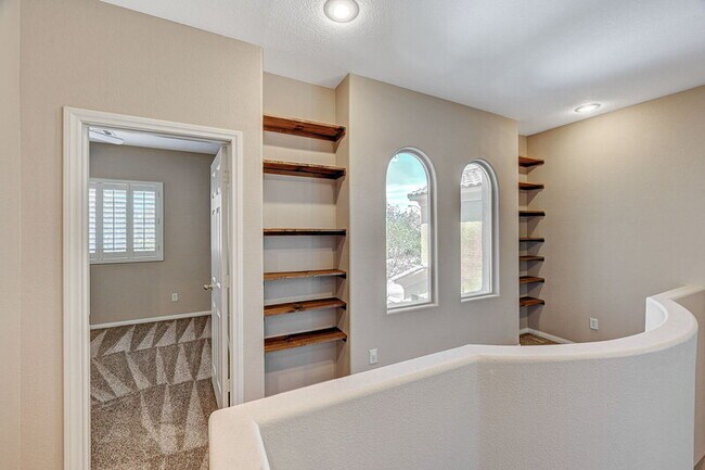 Building Photo - 10588 Isola Bella St
