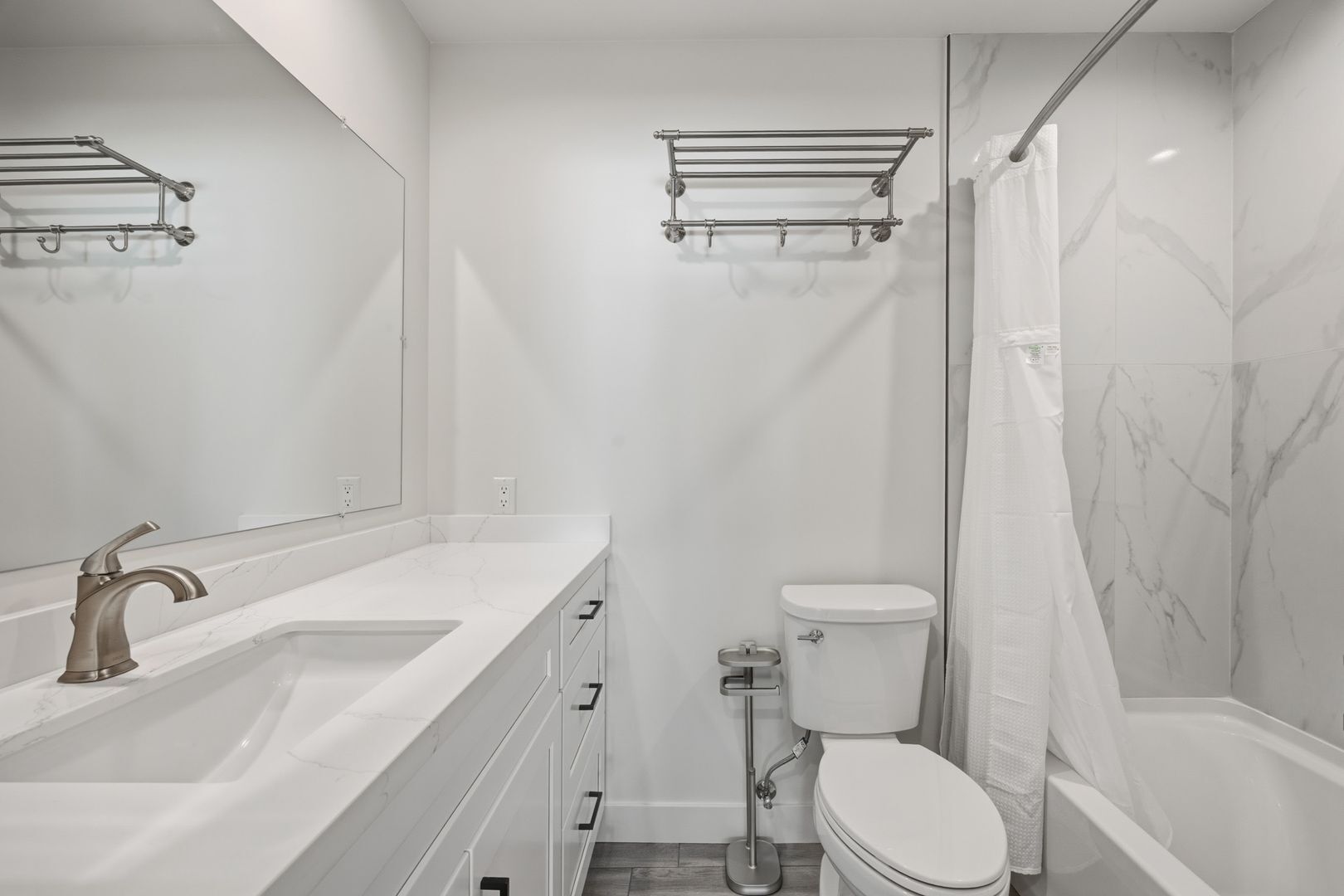 Building Photo - 5409 Radford Ave