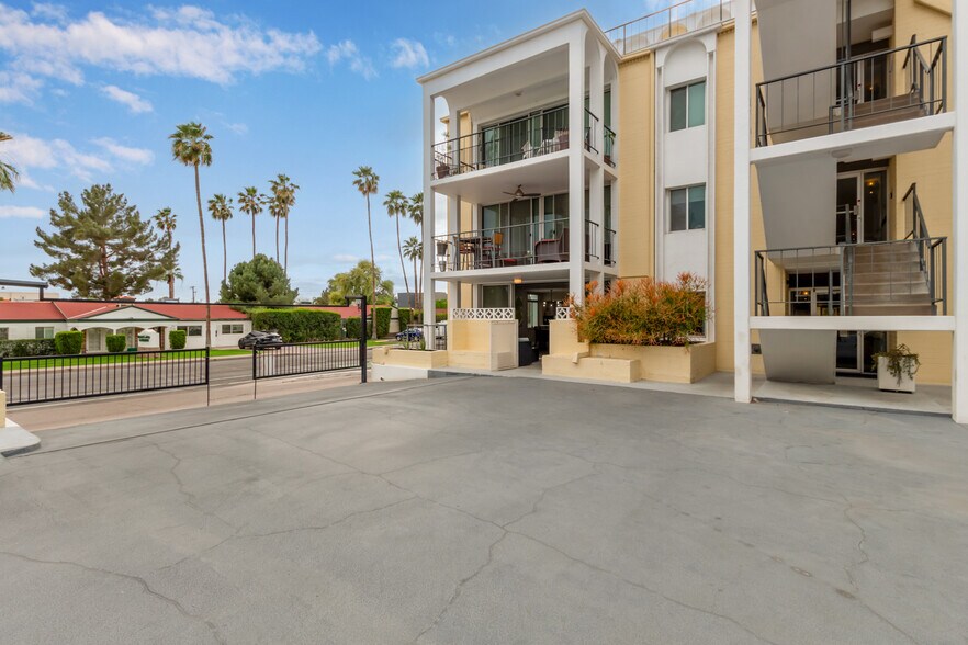 Building Photo - 6502 N Central Ave