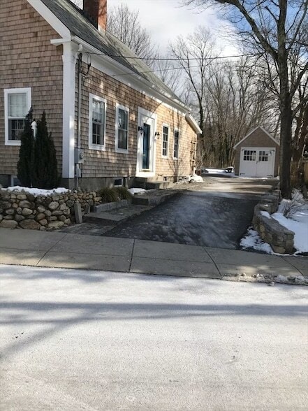 Building Photo - 40 Russell St