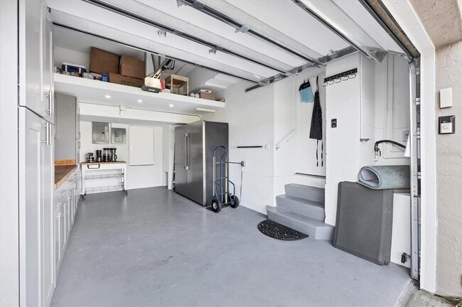 Building Photo - 200 Cocoanut Ave