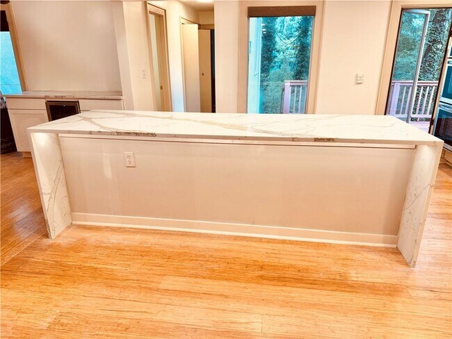 Building Photo - 175 River Ct Pkwy