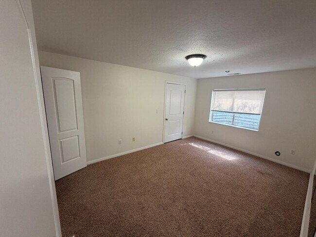 Building Photo - 4077 S Clipper St