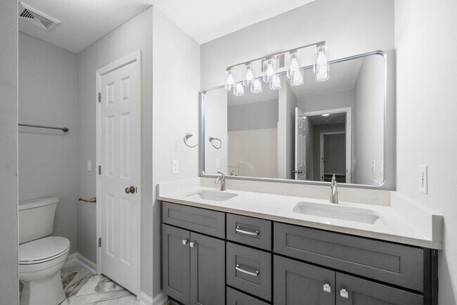 Building Photo - Spacious 3 bedroom 2 1/2 bath home for rent!