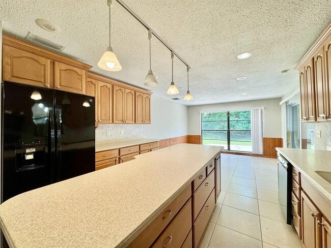 Building Photo - 2414 San Luis Rd