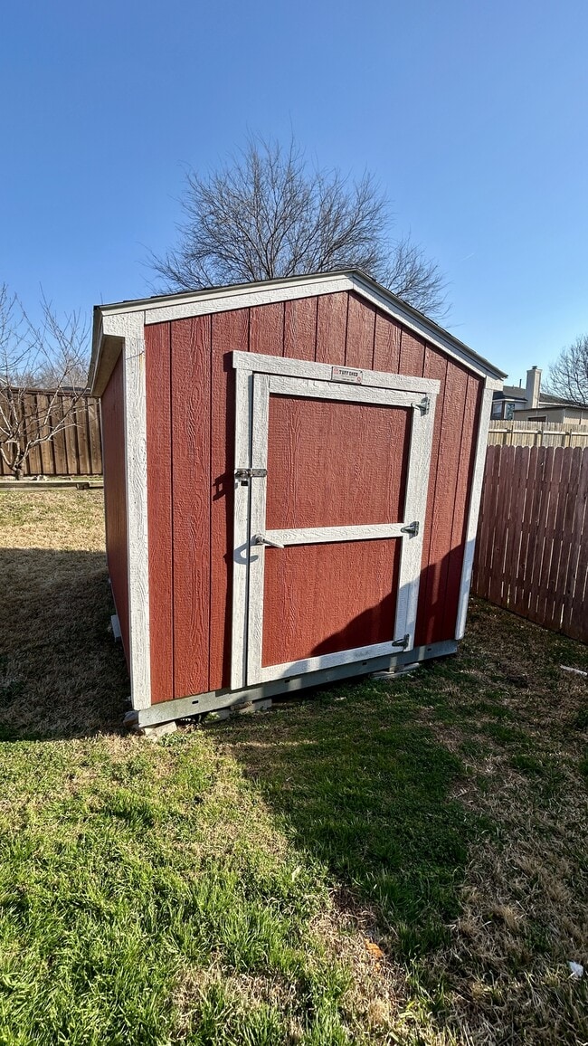 Building Photo - 111 Quail Run Dr