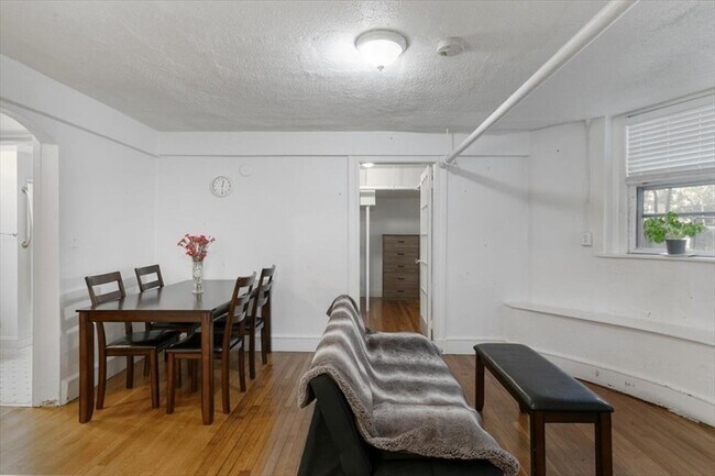 Building Photo - 20 Claflin Rd