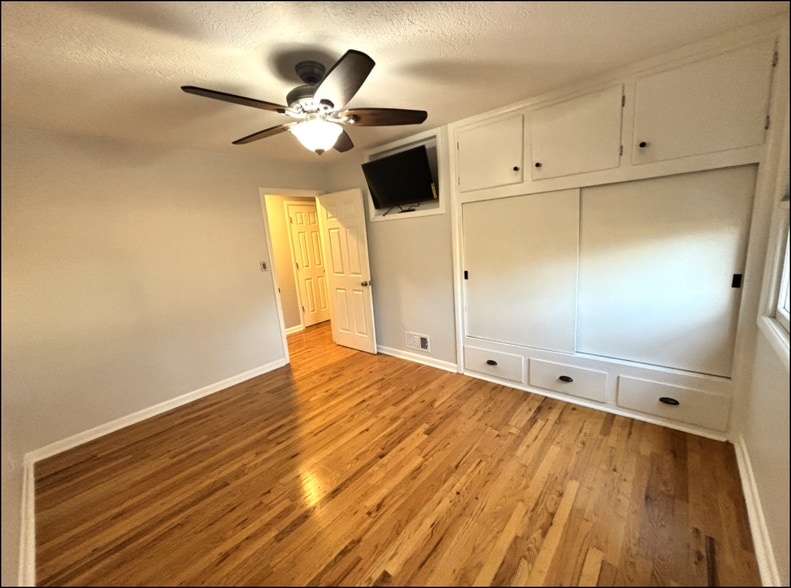 Bed1 - 1617 S Leadville Ave