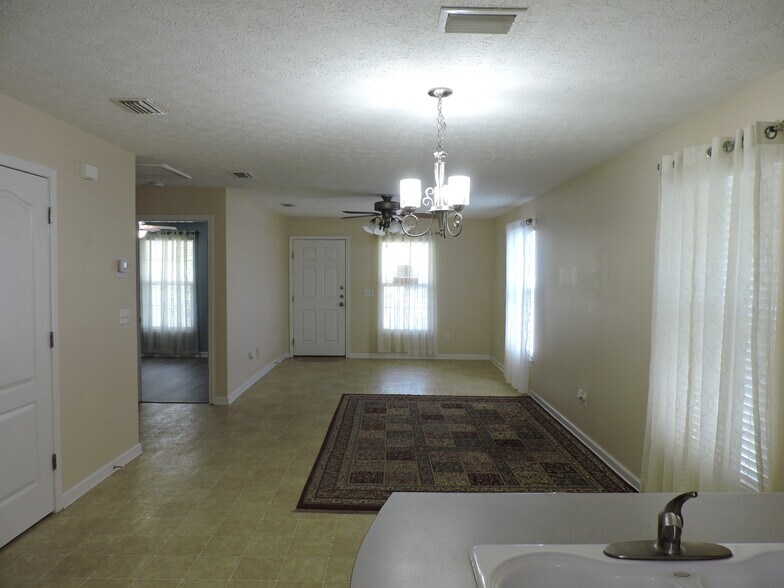 Building Photo - 121 Half Acre Ln
