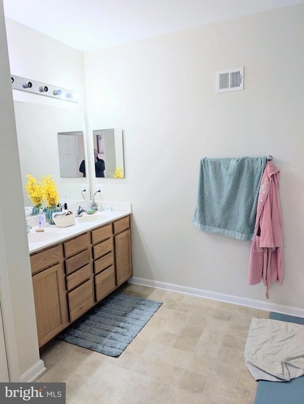 Building Photo - 9543 Center St