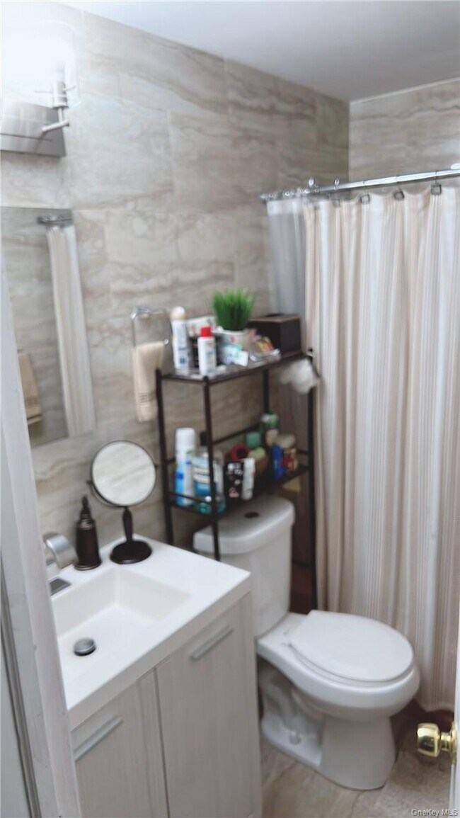 Building Photo - 228 N 7th Ave