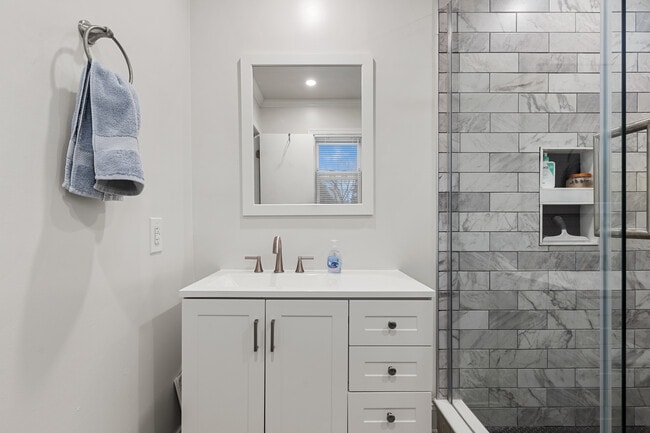 Building Photo - 3012 Fielding Rd