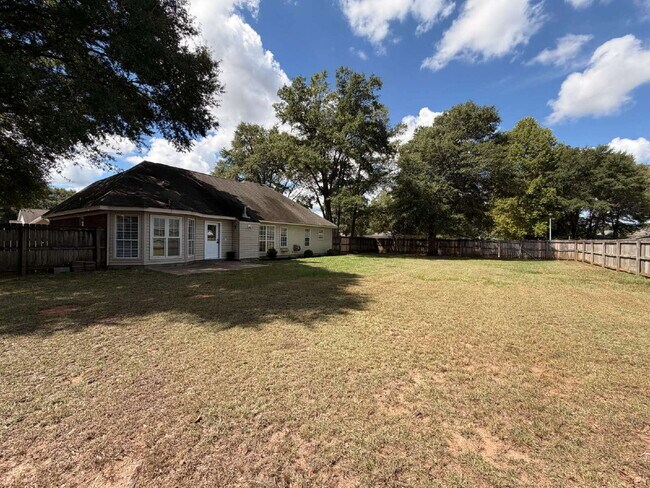 Building Photo - Available for rent in Chapelwood Subdivision