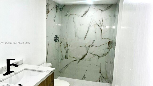 Building Photo - 10810 N Kendall Dr