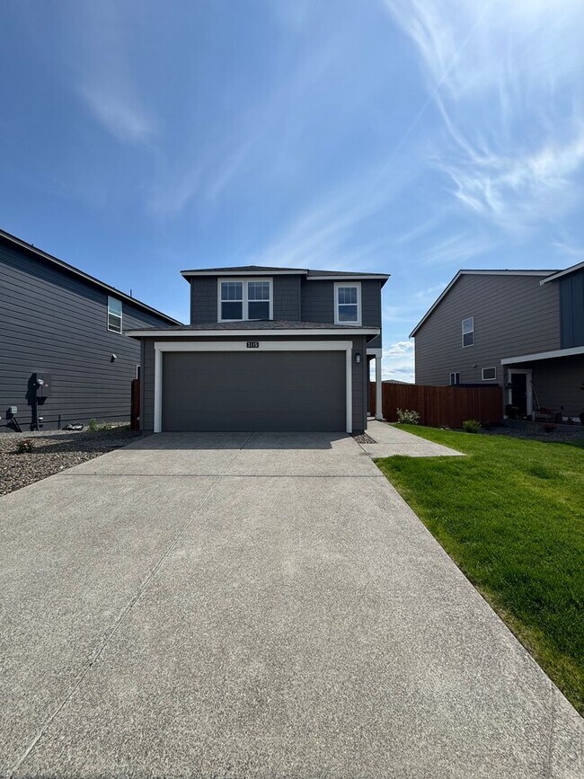 Building Photo - HUGE PET FRIENDLY
