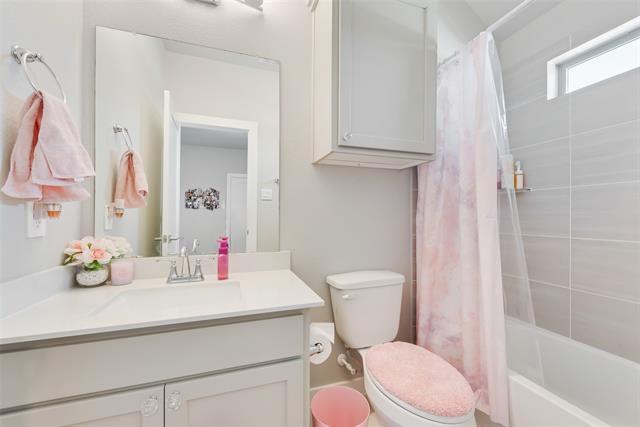 Building Photo - 211 Coyote Creek Dr