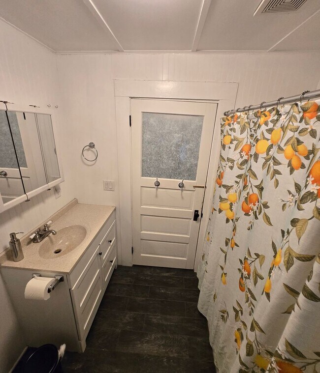 Building Photo - Charming 1920 Updated Vintage Home with ADU in the Heart of Port Hadlock!