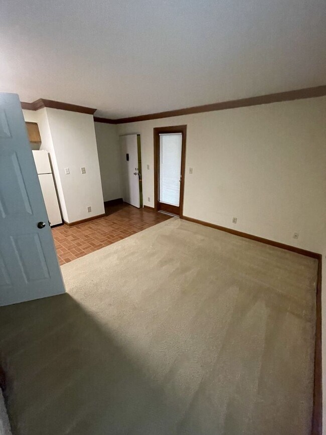 Building Photo - 1 Bedroom 1 Bathroom