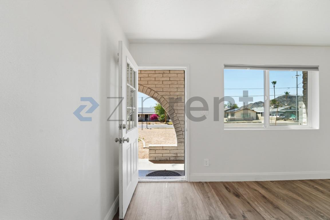 Building Photo - Unit
