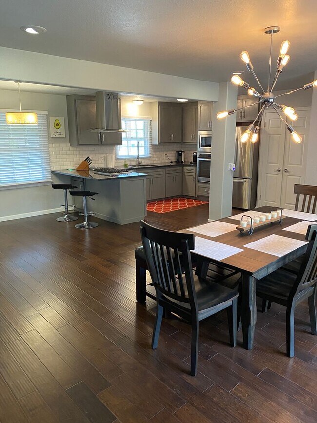 Building Photo - Executive Home in Wilemans Belle Isle