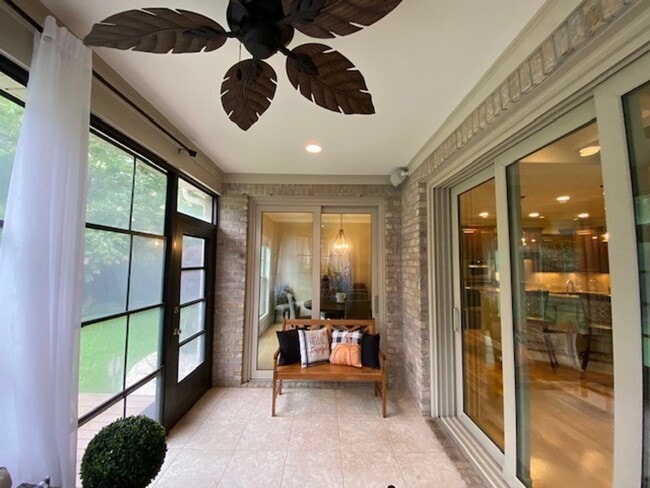 Building Photo - Beautiful Fully Furnished 3 bed 2 bath hom...
