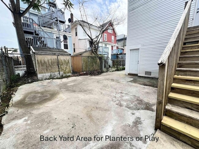 Building Photo - 21 S Spray Ave