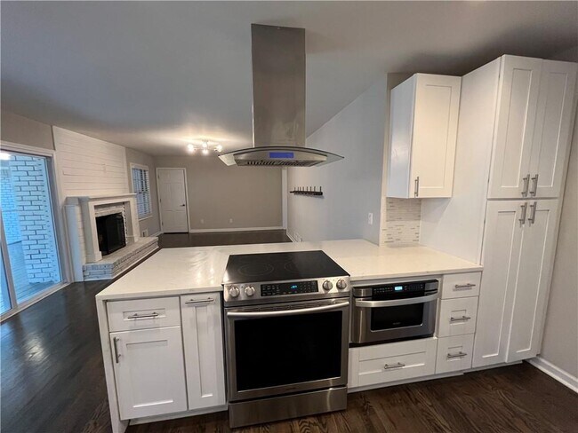 Building Photo - 3434 Palace Ct