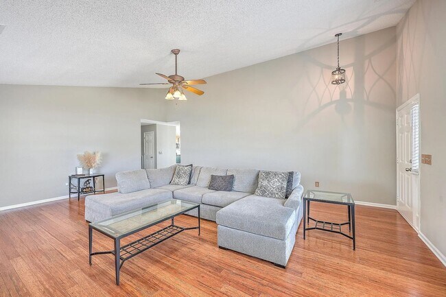 Building Photo - Spacious Living in Goose Creek