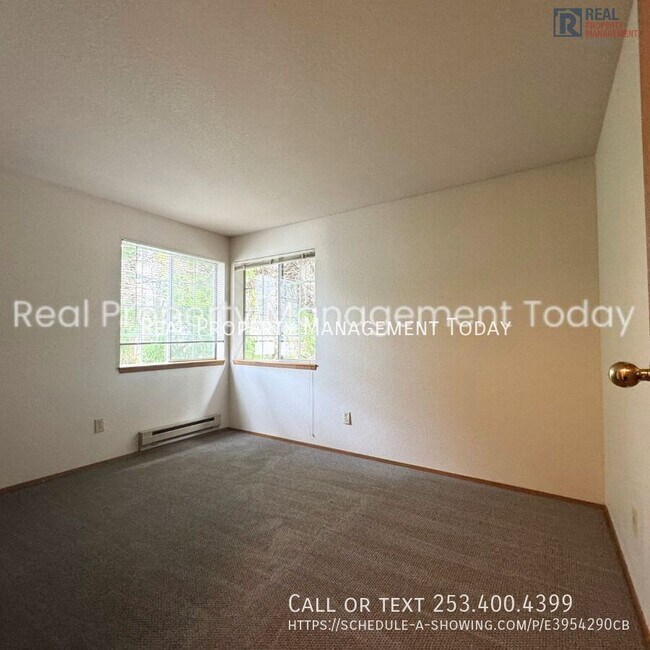 Building Photo - 17624 1st Ave S