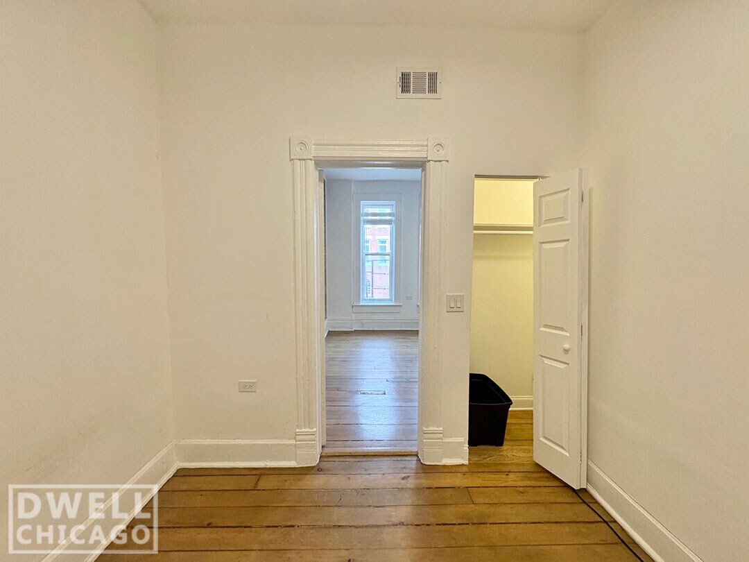 Building Photo - 1362 N Bosworth Ave