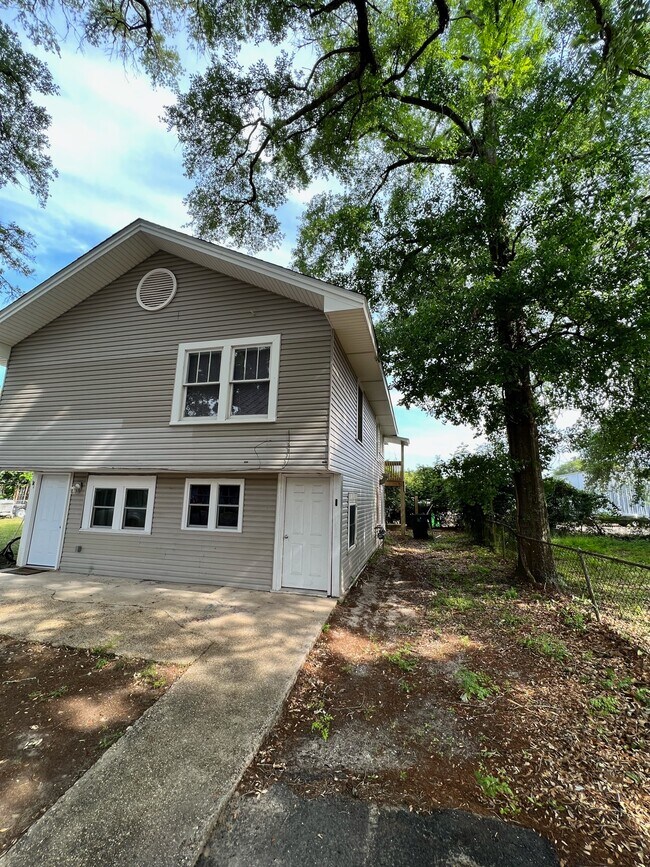 Building Photo - 22 Glass St