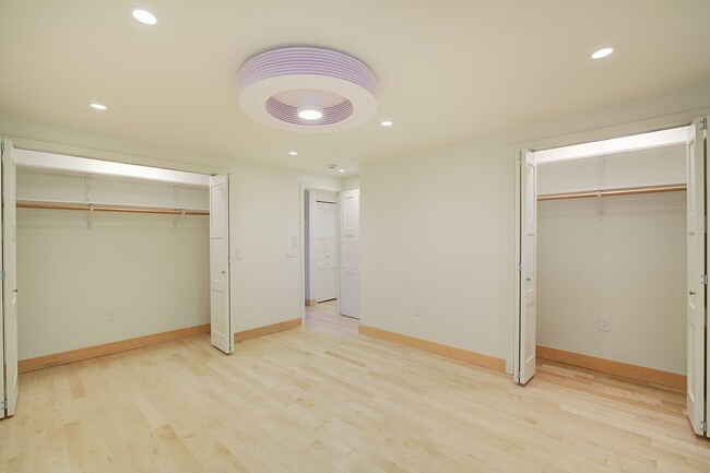 Building Photo - 3bd/2ba Mercer Island Home