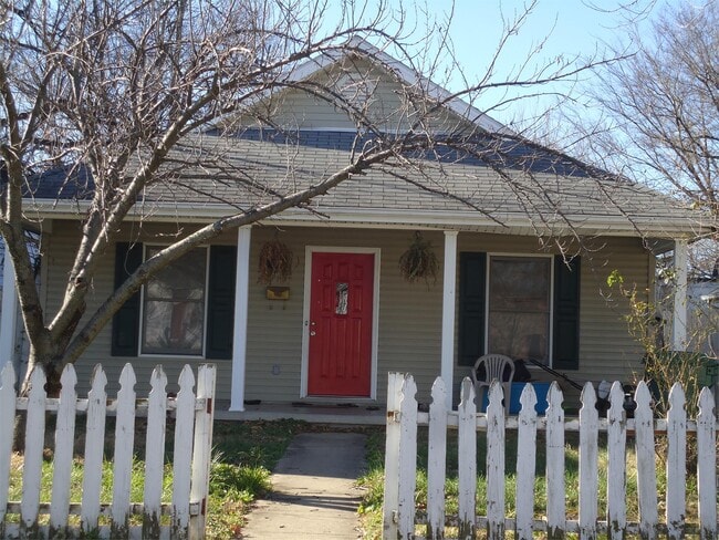 Primary Photo - 710 Bolivar St