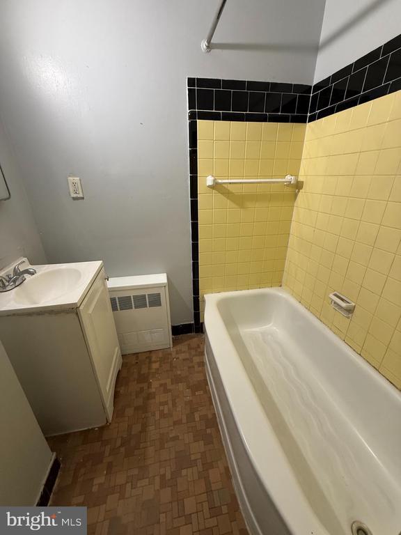 Building Photo - 557 Wiltshire Rd