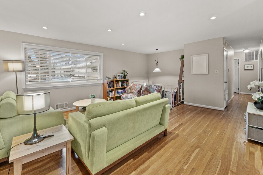 Building Photo - 212 Rollins Ave