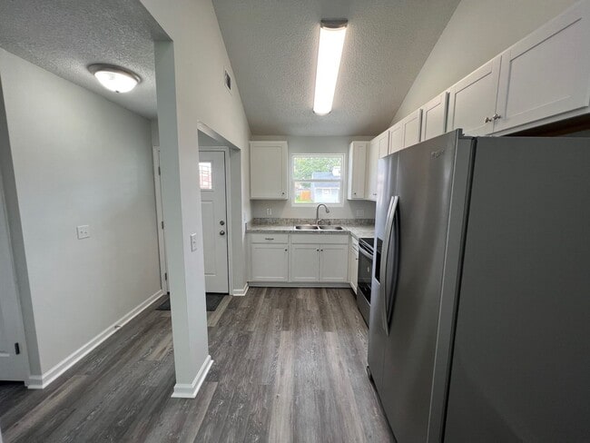 Building Photo - Beautifully remodeled home for rent in Ald...