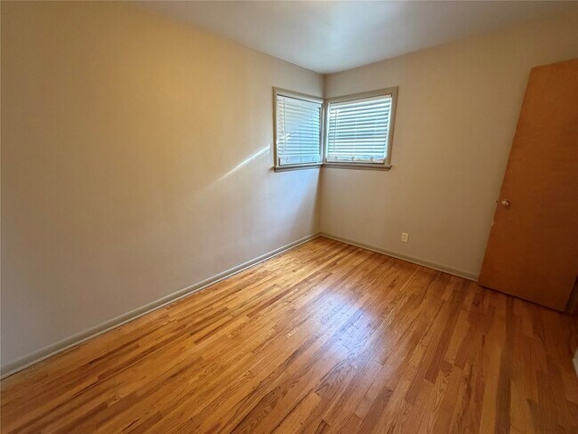 Building Photo - 3711 Charlotte St