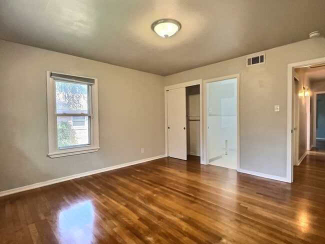 Building Photo - 635 Rockhill Dr