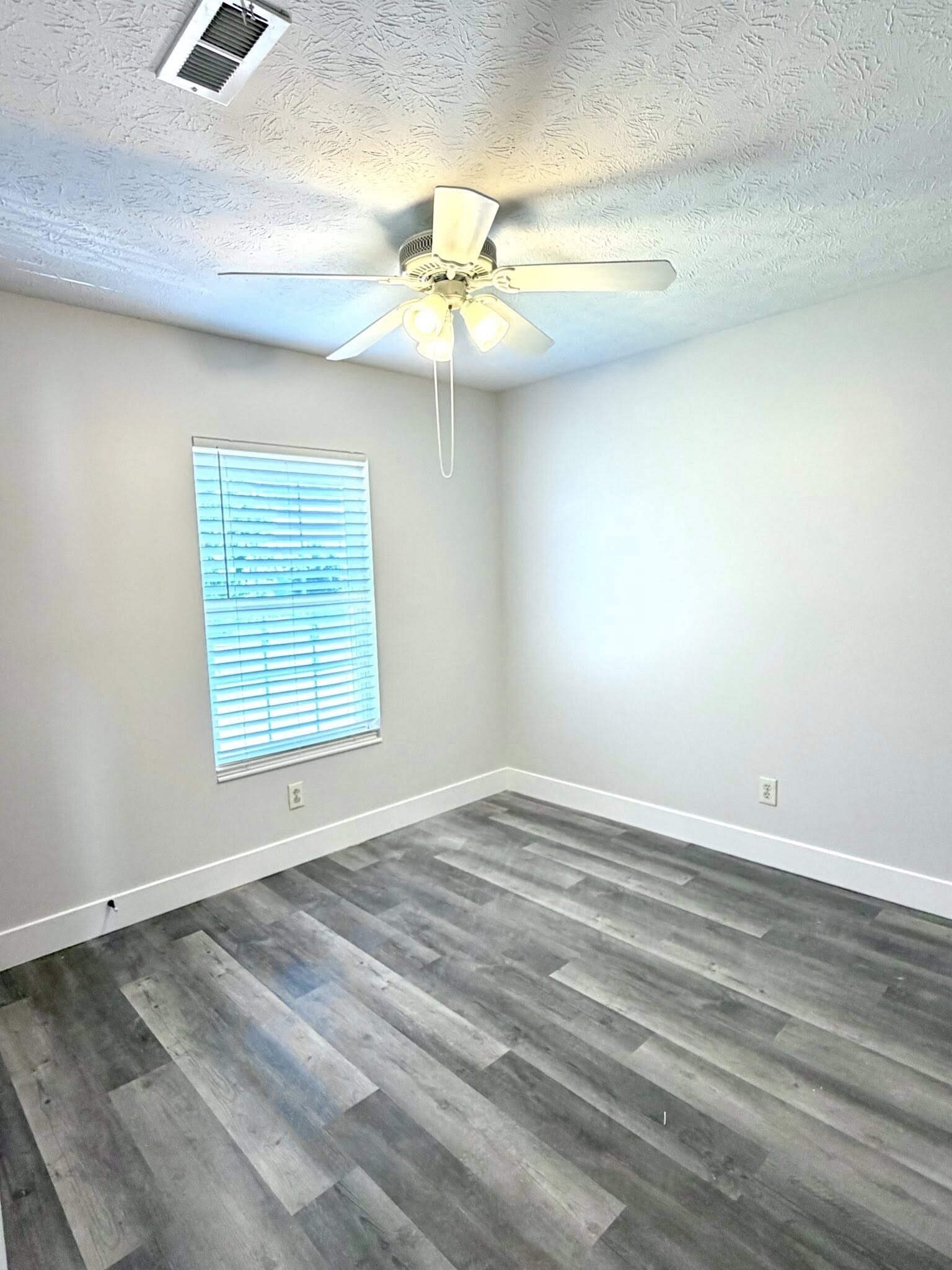 Second floor secondary bedroom with ceiling fan - 1200 Bugle Bluff Ct